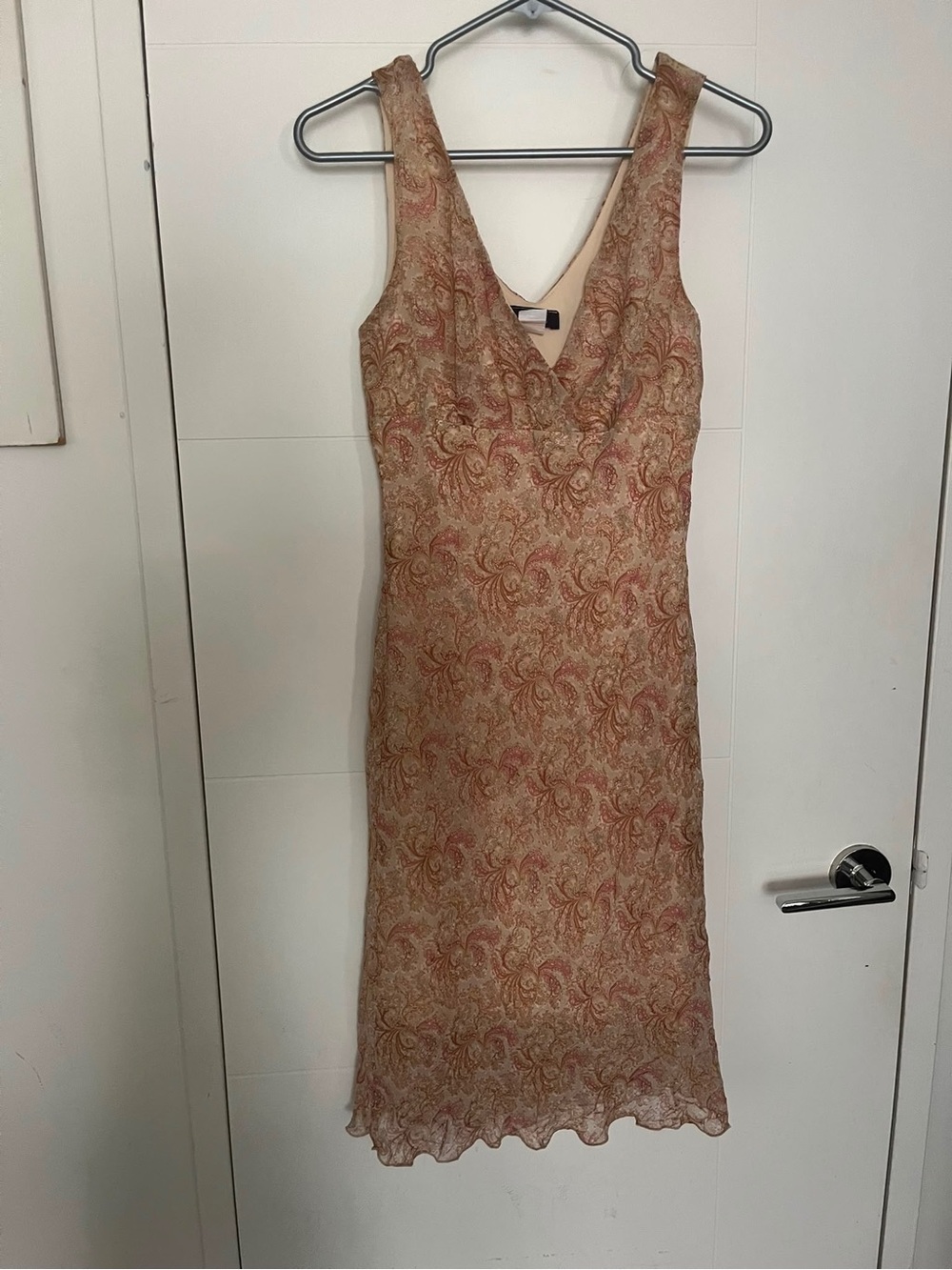 Date Night Y2K V-Neck Midi Dress in Beige-Pink Paisley